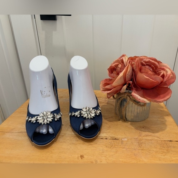 Women’s Fashion Shoes Size 9 Royal  Blue With Rhinestones - Picture 2 of 8